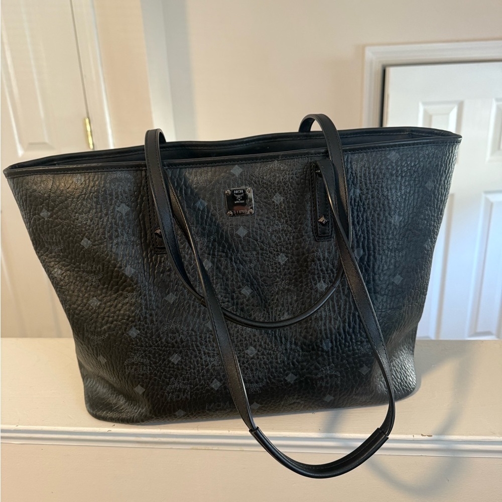 MCM Medium Anya Shopper Tote Purse / Black